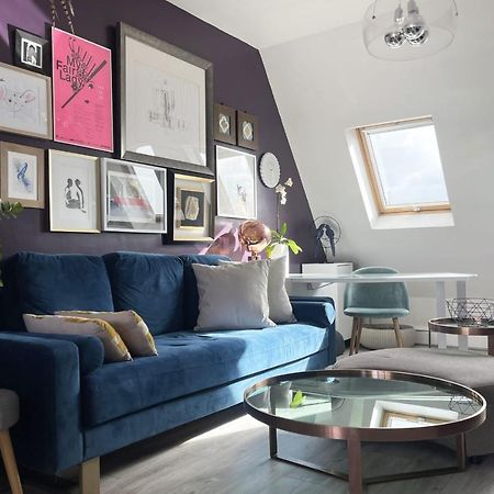 Bright And Homely 1 Bedroom Rooftop Apartment In The Marais In Париж Экстерьер фото